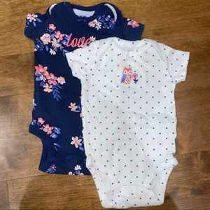 Short sleeve onesie without legs, navy and white polka dots and love flowers 3m
